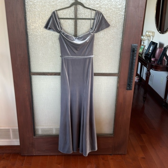 Marchesa Notte Avenida Gown size 6. - Picture 7 of 12